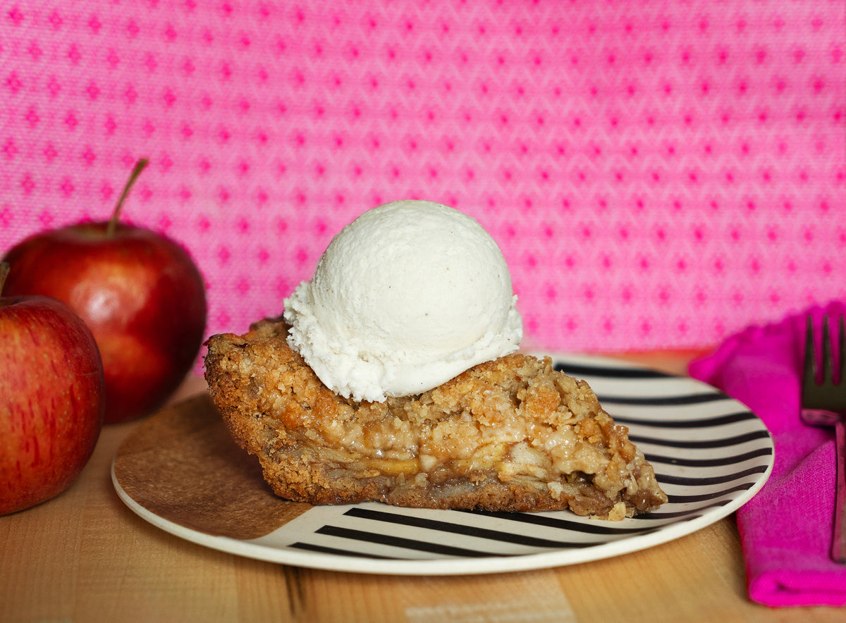 Gingerbread Apple Crumble Pie!